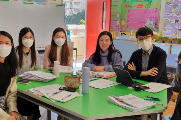 與教育局專家商討英文科校本課程