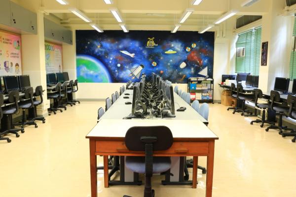 跨媒體教室 ─ 電腦室