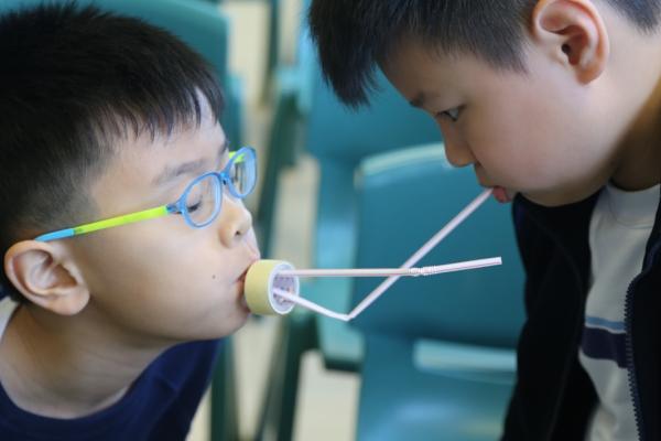 同學們互相合作，完成不同的項目